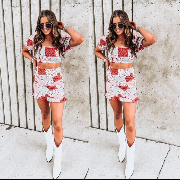 TWO PIECE SET- reposhing, super cute just way too big for me! - Picture 2 of 3